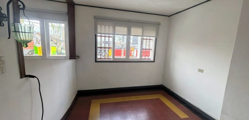 Se arrienda casa local Envigado cerca al parque (193857873)